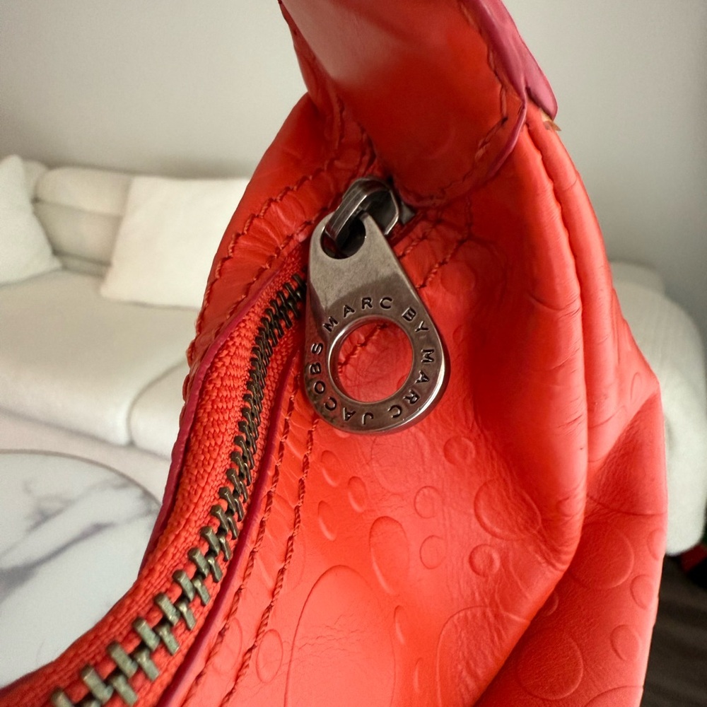 Rare Marc by Marc Jacobs Embossed Coral Leather Hobo Bag – High-Quality, Vintage - Picture 3 of 16
